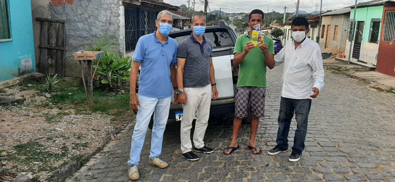 Camacã: Garis são homenageados em suas casas